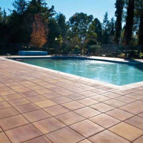 Suelo de piscina instalado